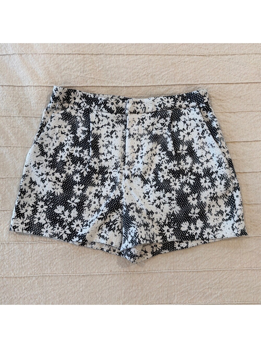 Sam Edelman High Waisted Blue & White Pleated Floral Print Shorts Size 4 Pockets